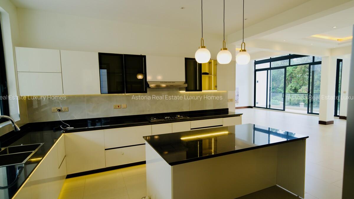 6 Bed Villa with En Suite at 2026-183 - 7