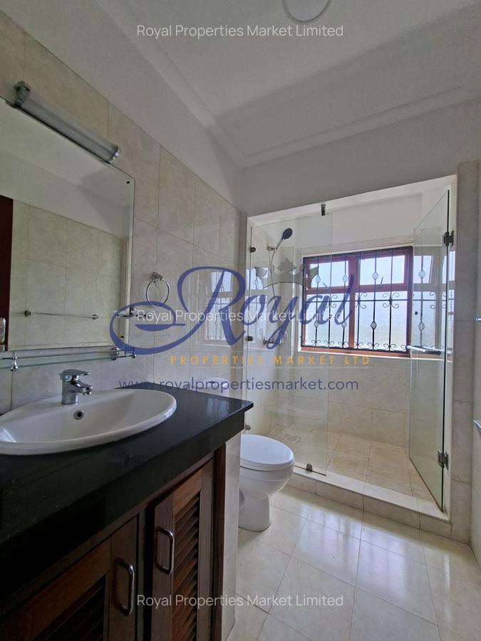 5 Bed House with En Suite in Runda - 7
