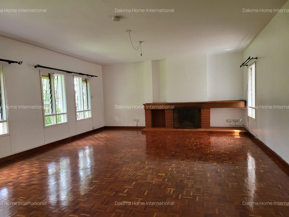 4 Bed House with En Suite in Hill View - 6
