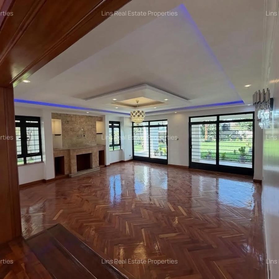 5 Bed House with En Suite in Runda - 12