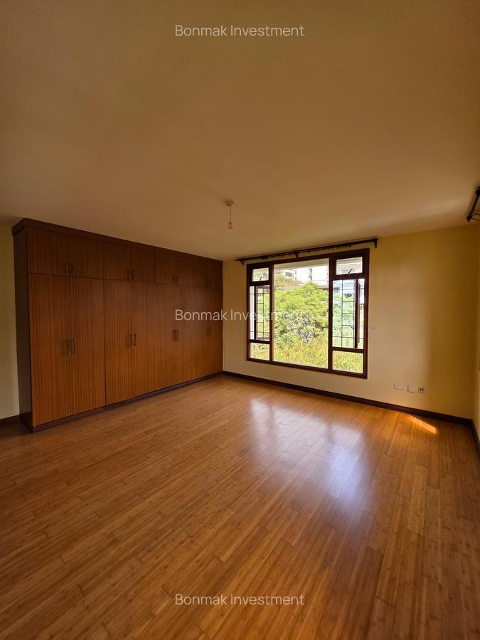 3 Bed Apartment with En Suite at Riverside Drive - 9