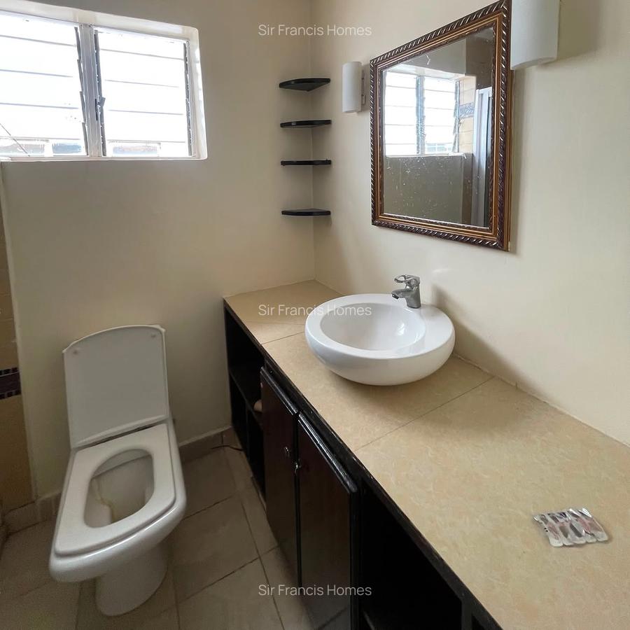 4 Bed House with En Suite in Lavington - 4
