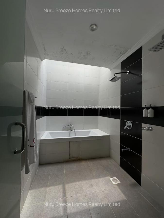 5 Bed Townhouse with En Suite in Karen - 7