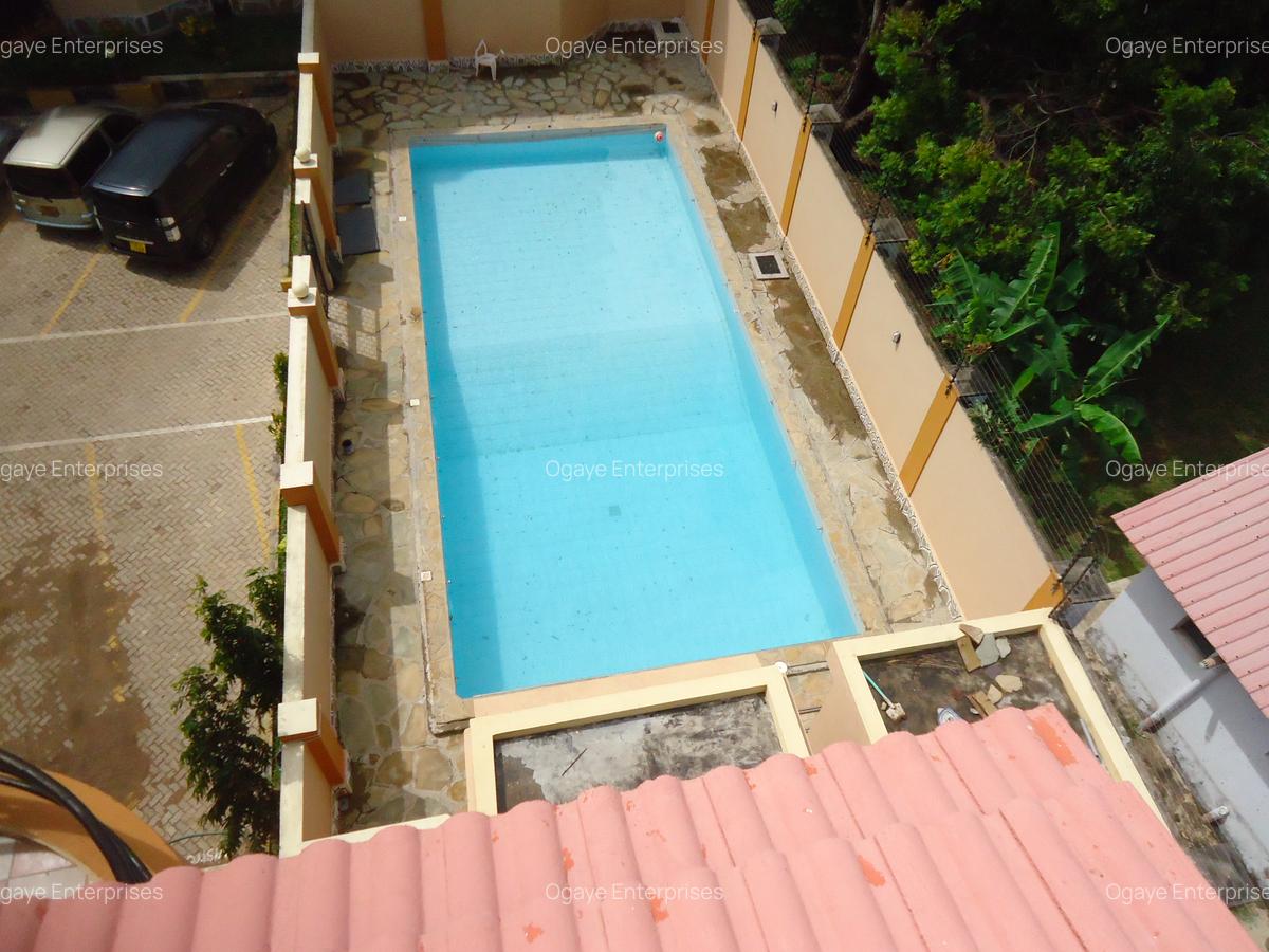 3 Bed Apartment with En Suite at Off Linksroad - 9