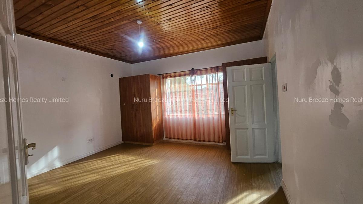 5 Bed House with En Suite in Runda - 14