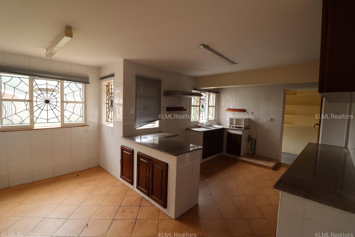 4 Bed Townhouse with En Suite in Nyari - 3