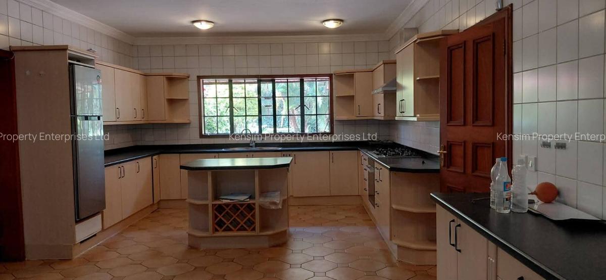 5 Bed Townhouse with En Suite in Runda - 14