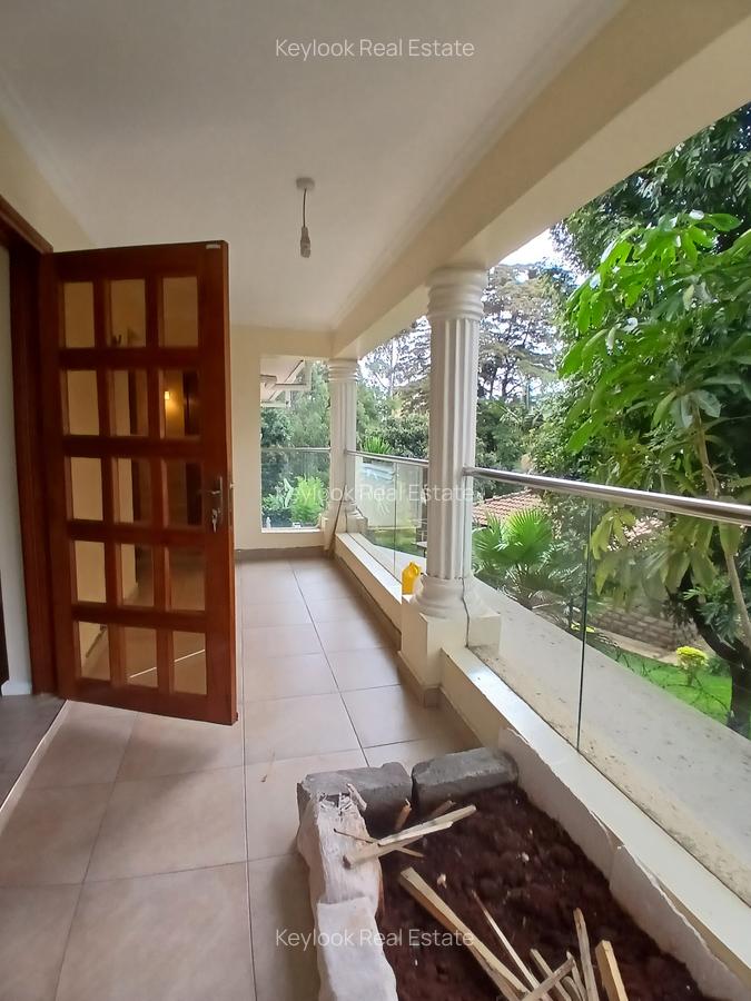 4 Bed Townhouse with En Suite at Lavington - 20