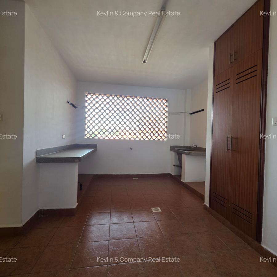 3 Bed Apartment with En Suite in Riverside - 9