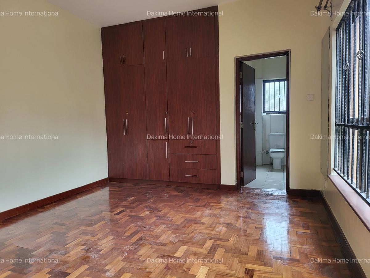 4 Bed Apartment with En Suite in General Mathenge - 10