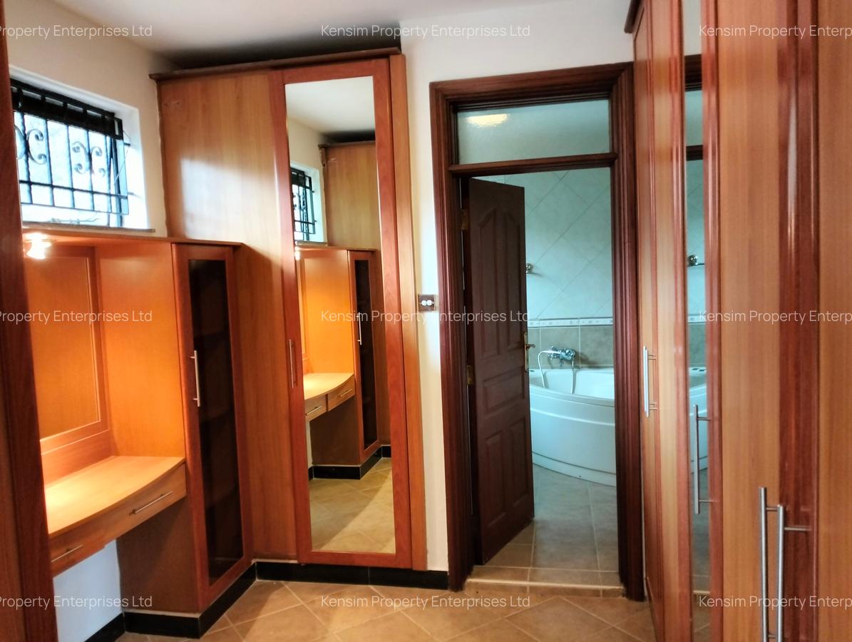 4 Bed Townhouse with En Suite in Brookside - 10
