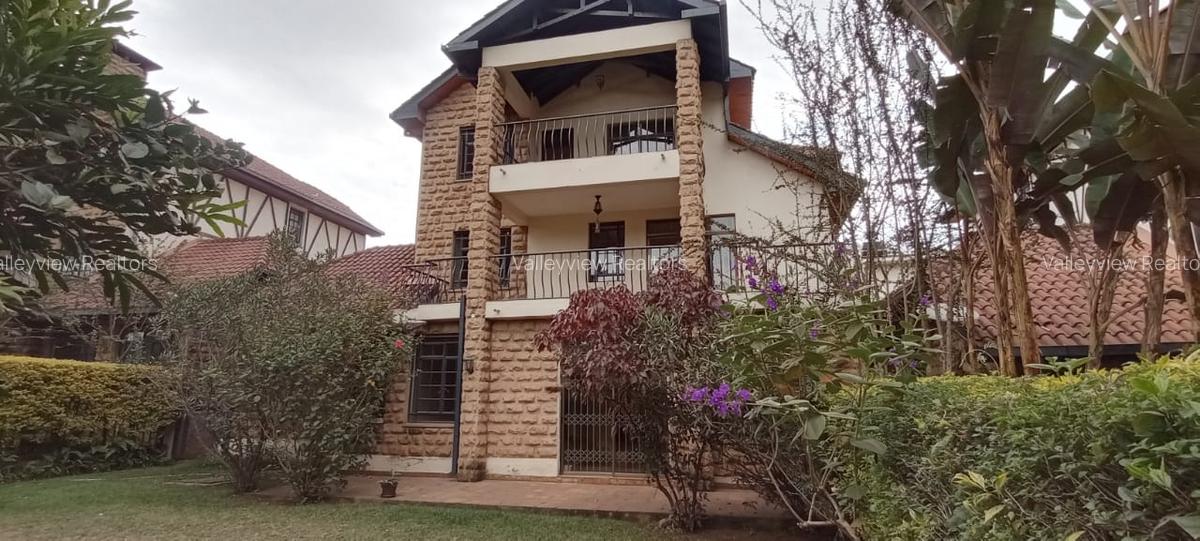 4 Bed Townhouse with En Suite at Lavington - 9