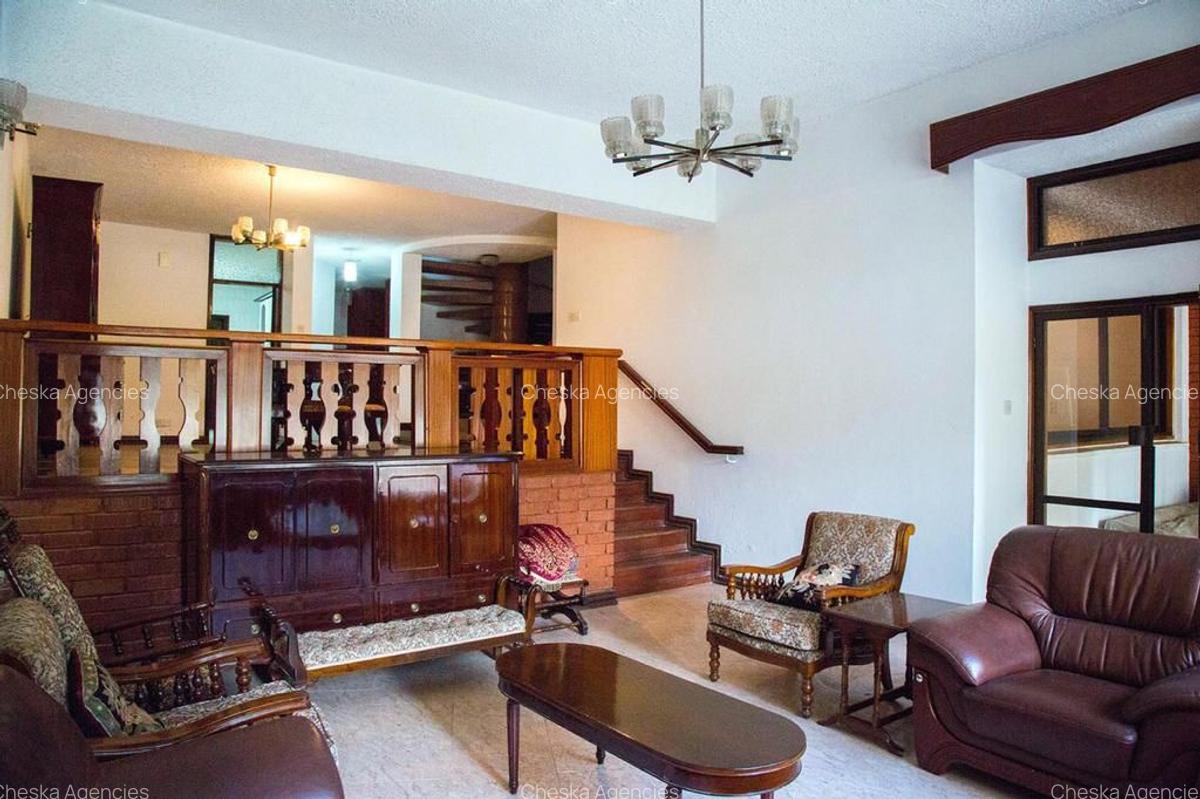 5 Bed Townhouse with En Suite in Rhapta Road - 5