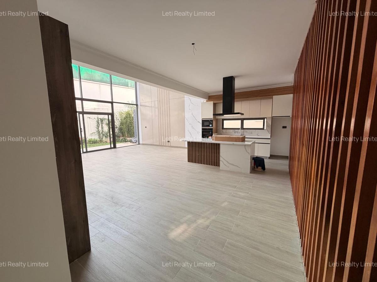 5 Bed Townhouse with En Suite in Lavington - 6