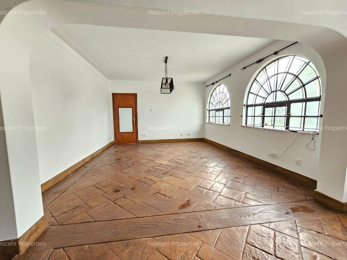 4 Bed House with En Suite in Nyari - 10