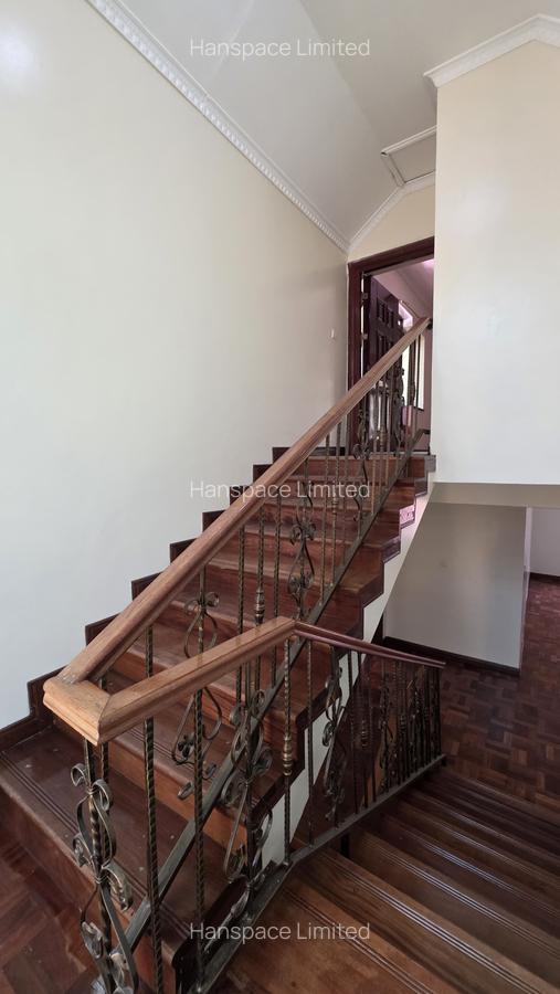 5 Bed Townhouse with En Suite in Lavington - 13