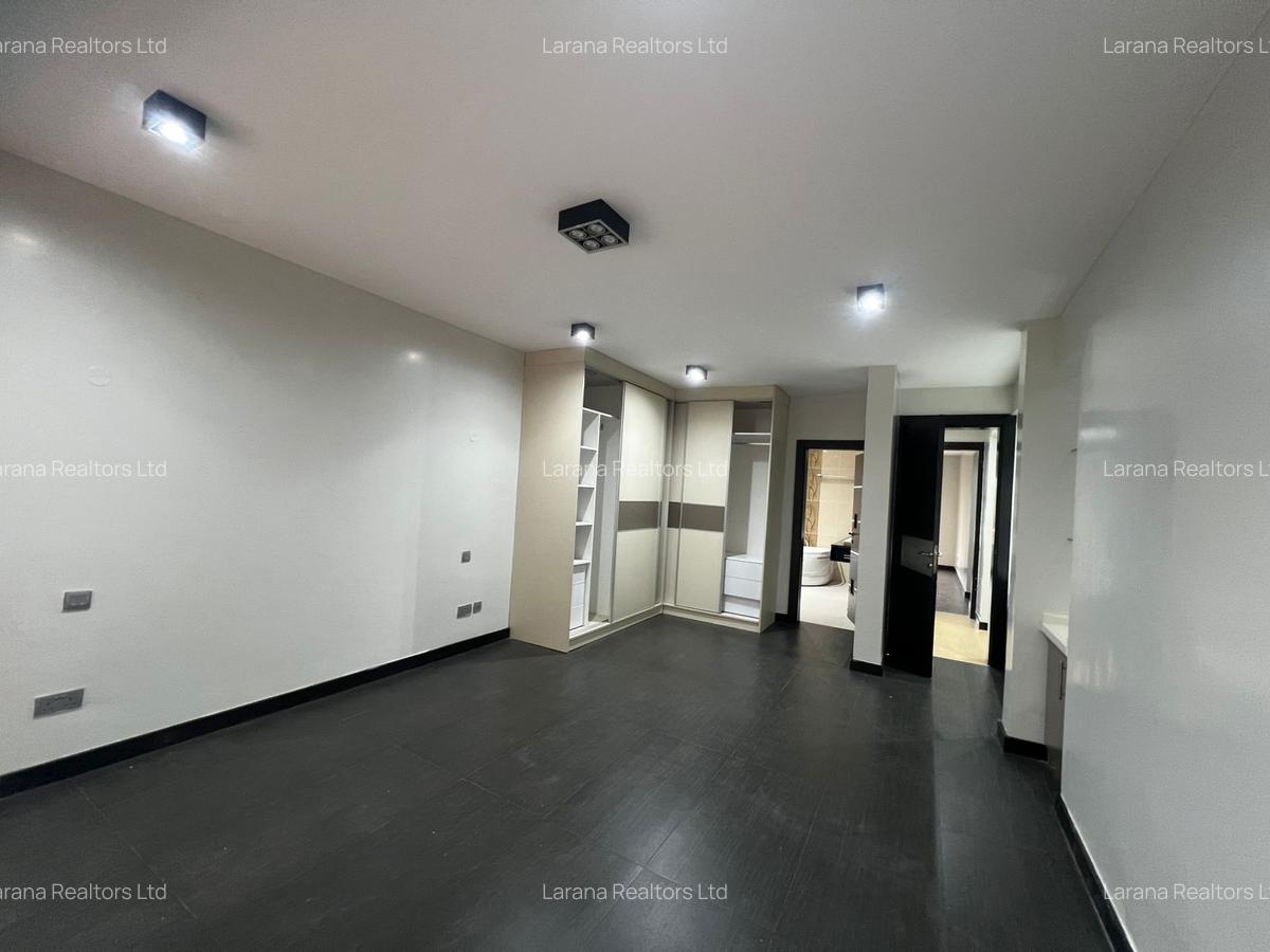3 Bed Apartment with En Suite at Riverside Dr - 5