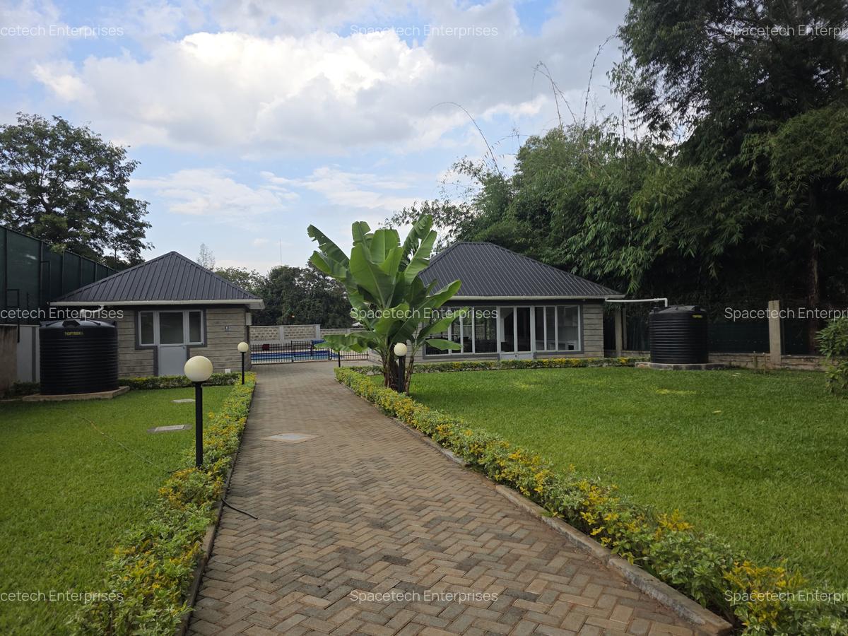 5 Bed Townhouse with En Suite in Ridgeways - 5