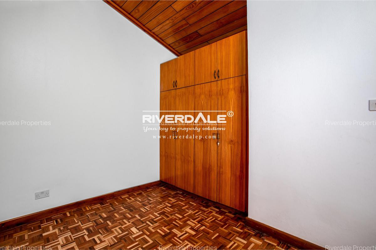 5 Bed House with En Suite in Runda - 15