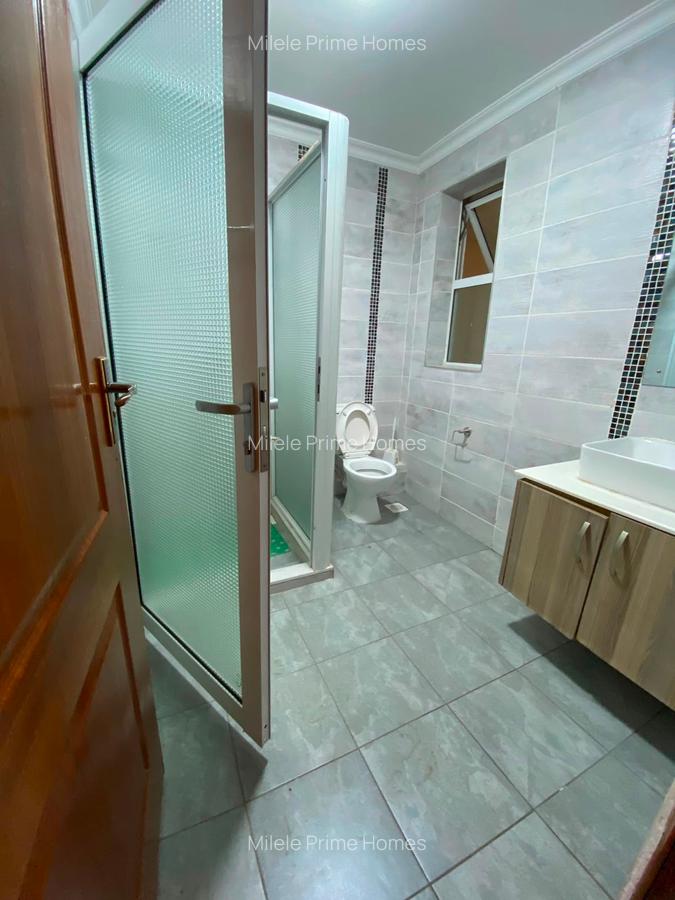 5 Bed Townhouse with En Suite at Muthaiga North - 8