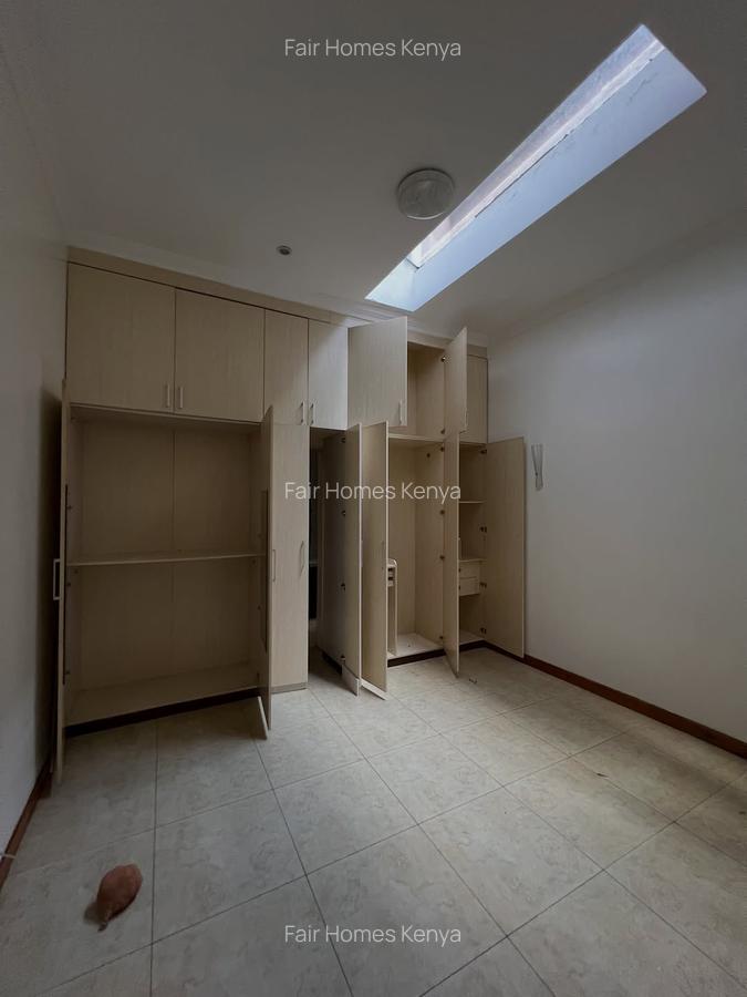 4 Bed Townhouse with En Suite at Riverside Drive - 10