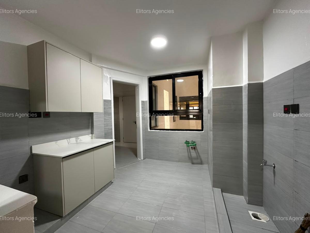 4 Bed Apartment with En Suite at 6Th Parklands Avenue - 8