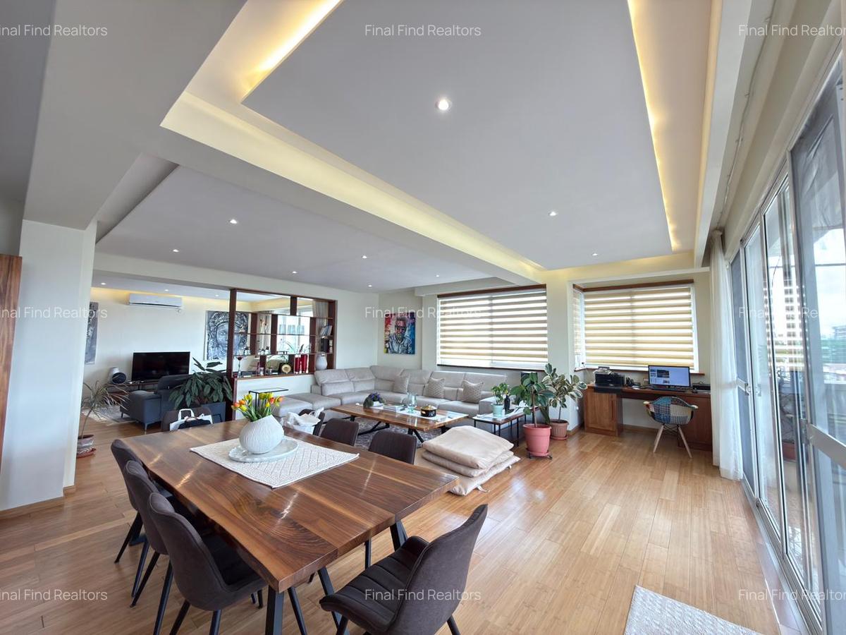 Serviced 3 Bed Apartment with En Suite in Parklands - 11