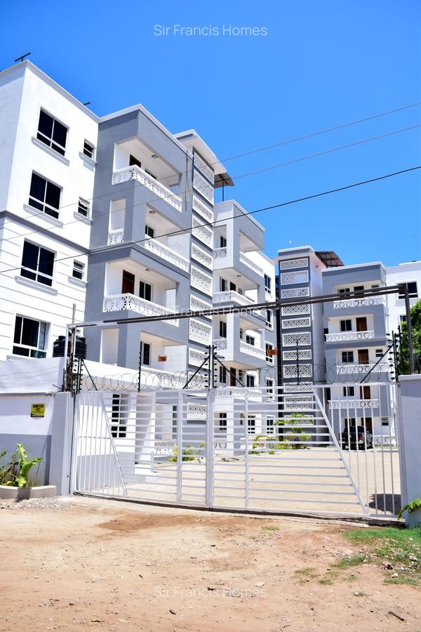 Serviced 3 Bed Apartment with Swimming Pool at Serena - 10