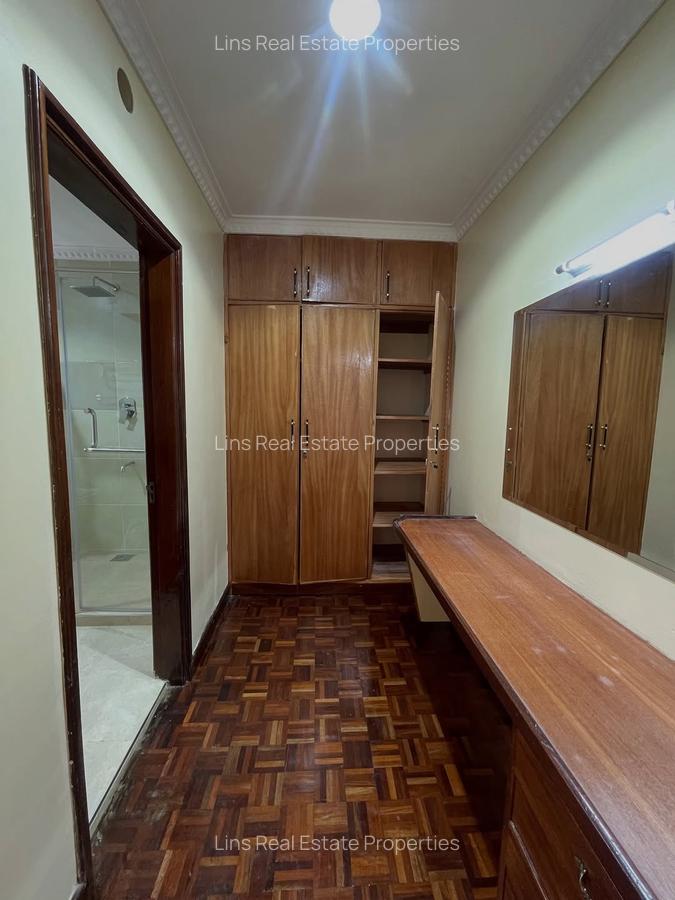 5 Bed Townhouse with En Suite in Lavington - 4