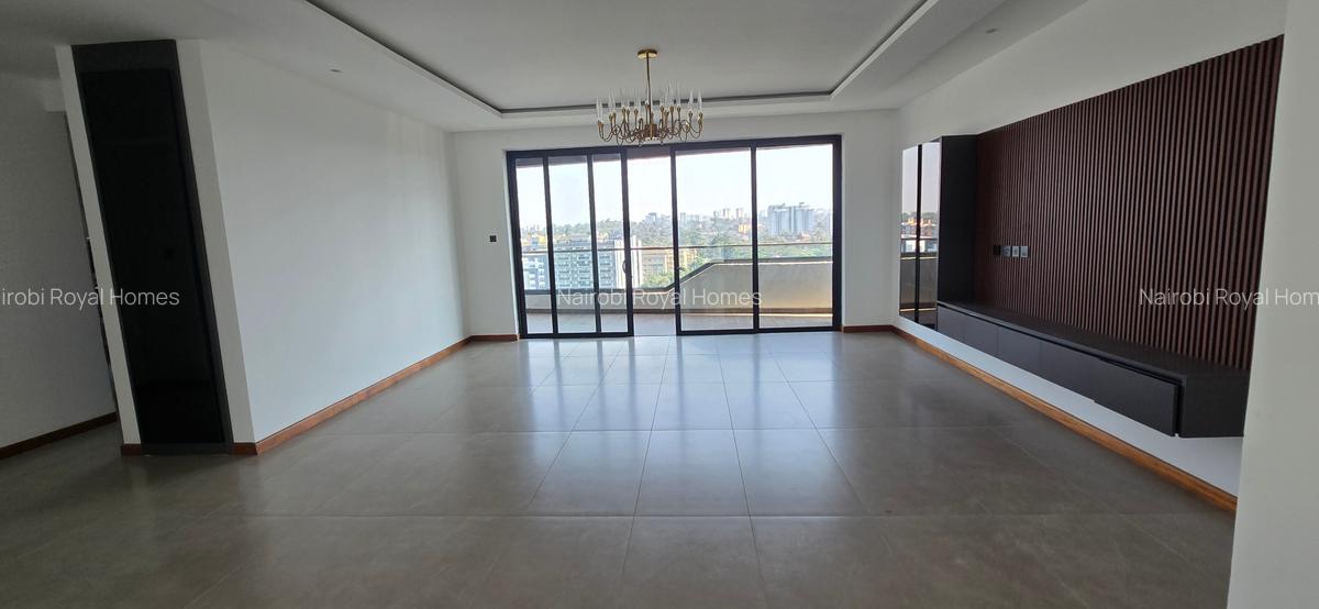 4 Bed Apartment with En Suite at Riverside - 19