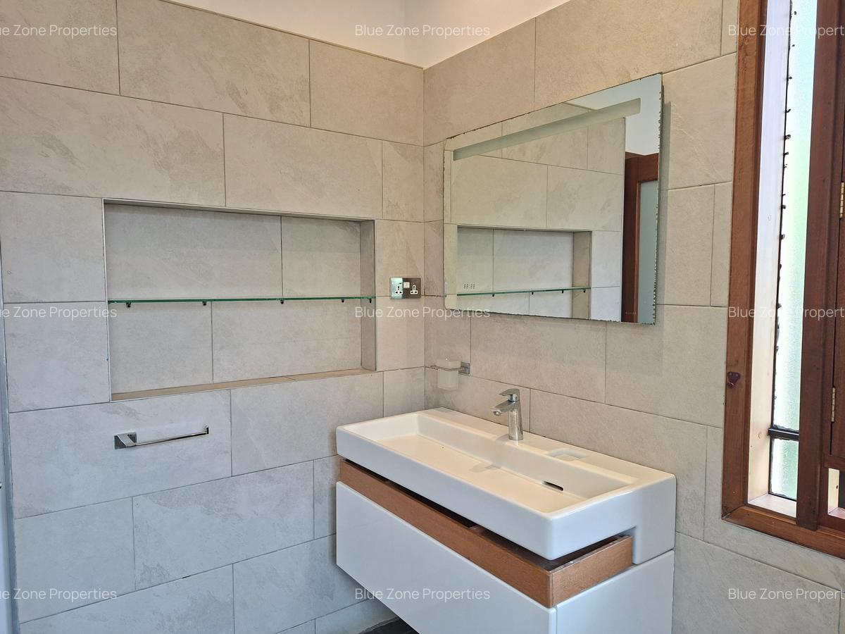 4 Bed House with En Suite at Off Glory Rd - 17