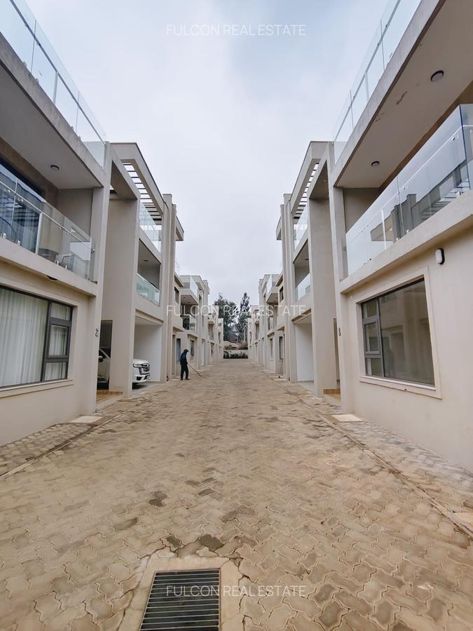 6 Bed Villa with En Suite in Lavington - 13