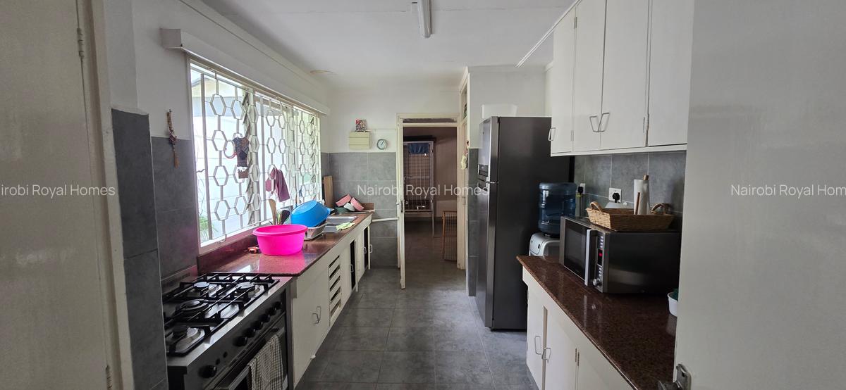 4 Bed House with En Suite at Loresho Road - 19