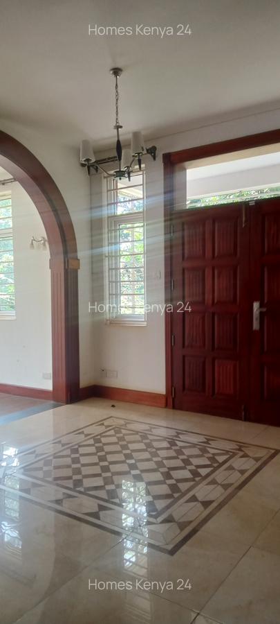 6 Bed House at Rosslyn Lone Tree - 14