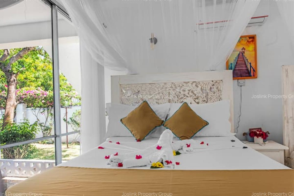 Furnished 5 Bed Apartment with En Suite at Greenwood Drive - 12