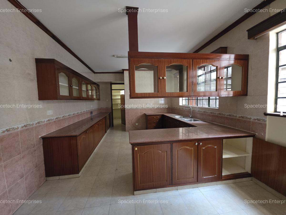 4 Bed Townhouse with En Suite in Westlands Area - 16