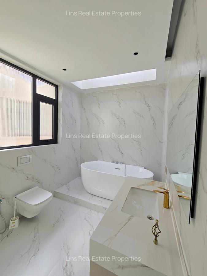 5 Bed Townhouse with En Suite in Lavington - 7