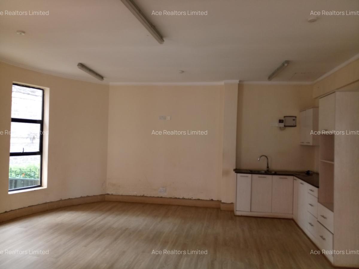 3 Bed Apartment with En Suite at Denis Prit - 4
