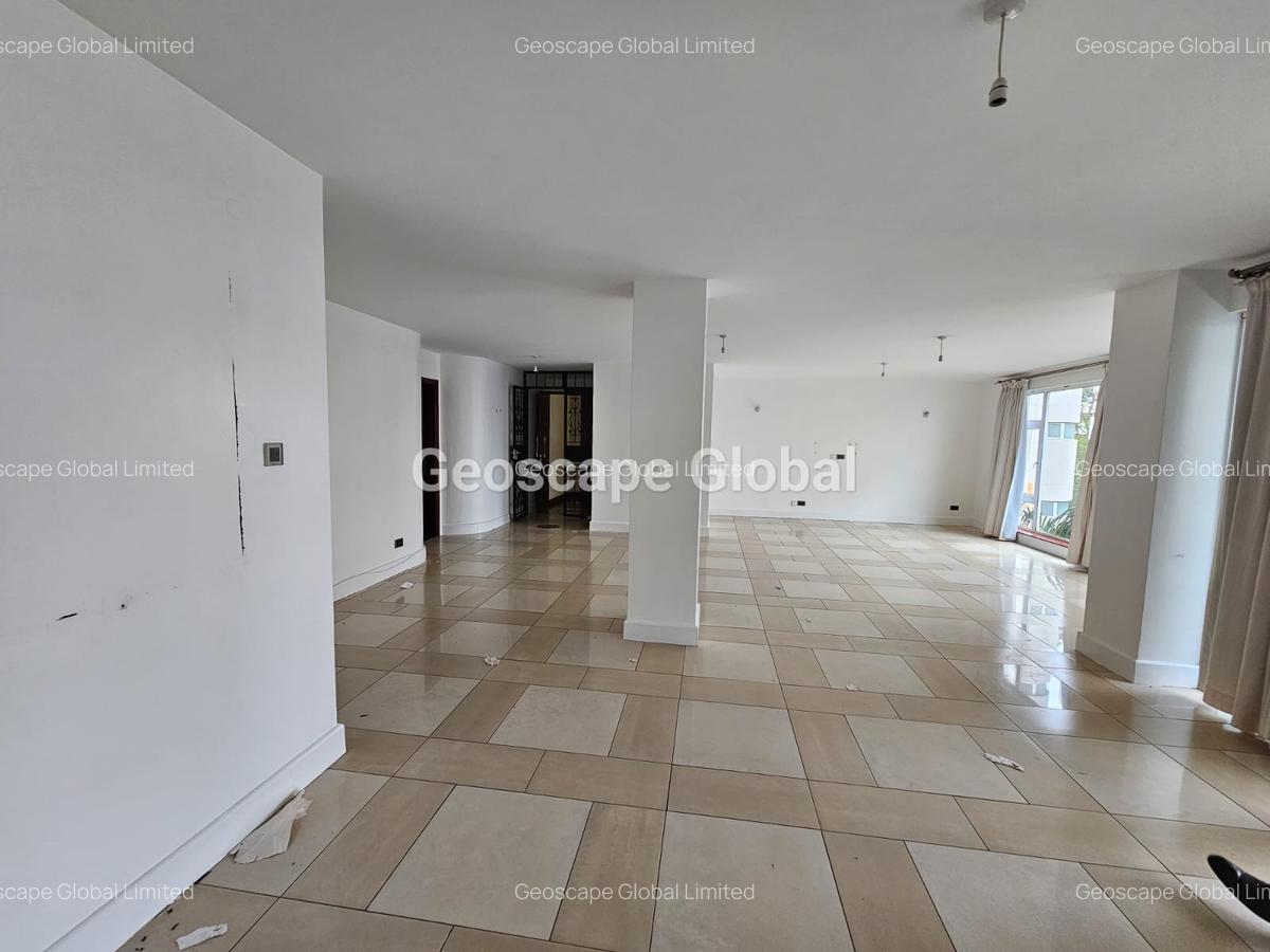3 Bed Apartment with En Suite in Riverside - 8
