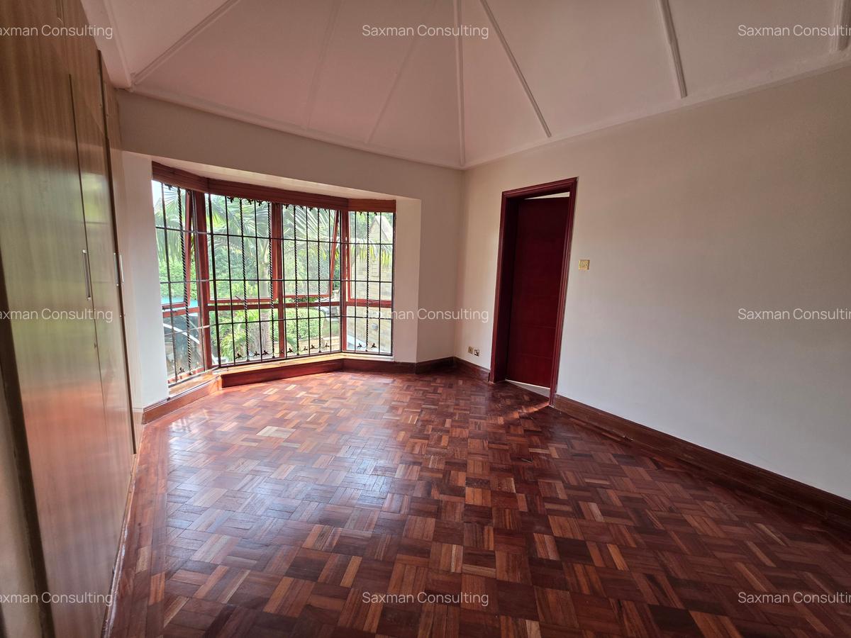 5 Bed House with En Suite in Runda - 11