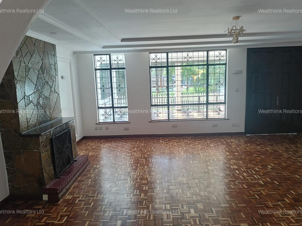 5 Bed House with En Suite at Garden Estate - 8