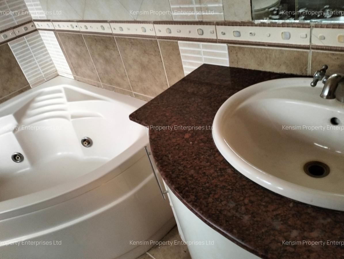 4 Bed Townhouse with En Suite in Brookside - 11