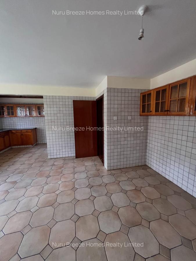 4 Bed Townhouse with En Suite in Lavington - 12