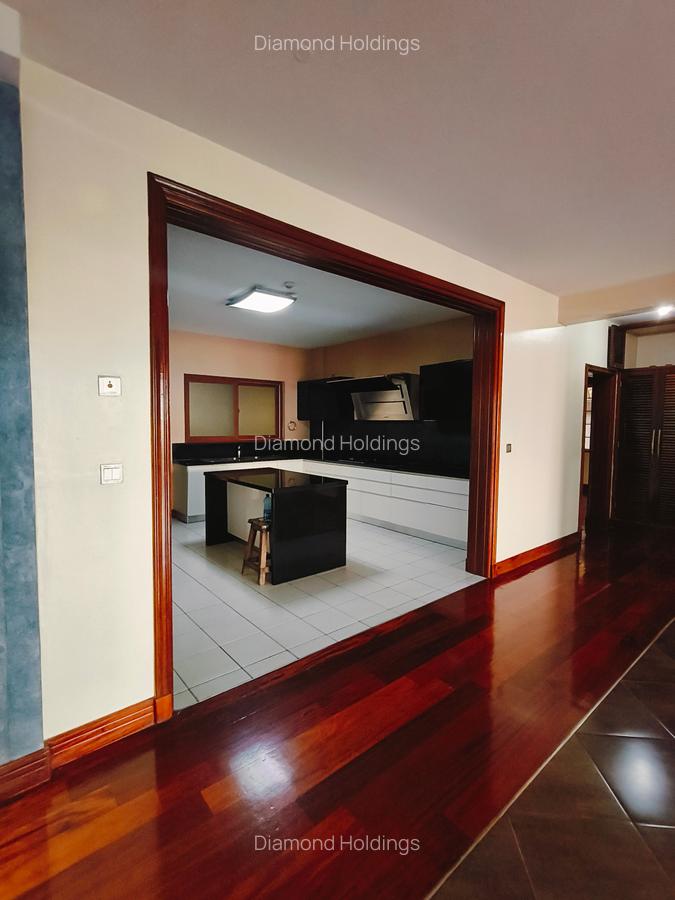 3 Bed Apartment with En Suite at Parklands - 6