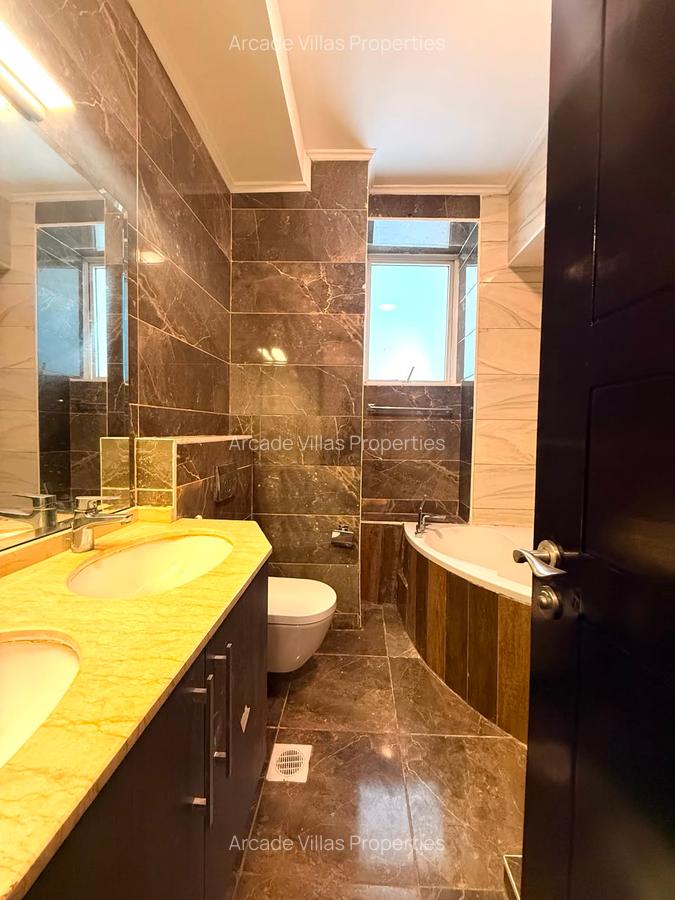3 Bed Apartment with En Suite in Riverside - 12