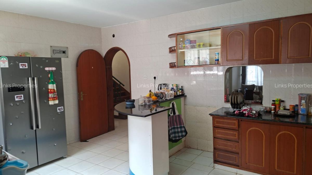 4 Bed Townhouse with En Suite at Lavington - 14