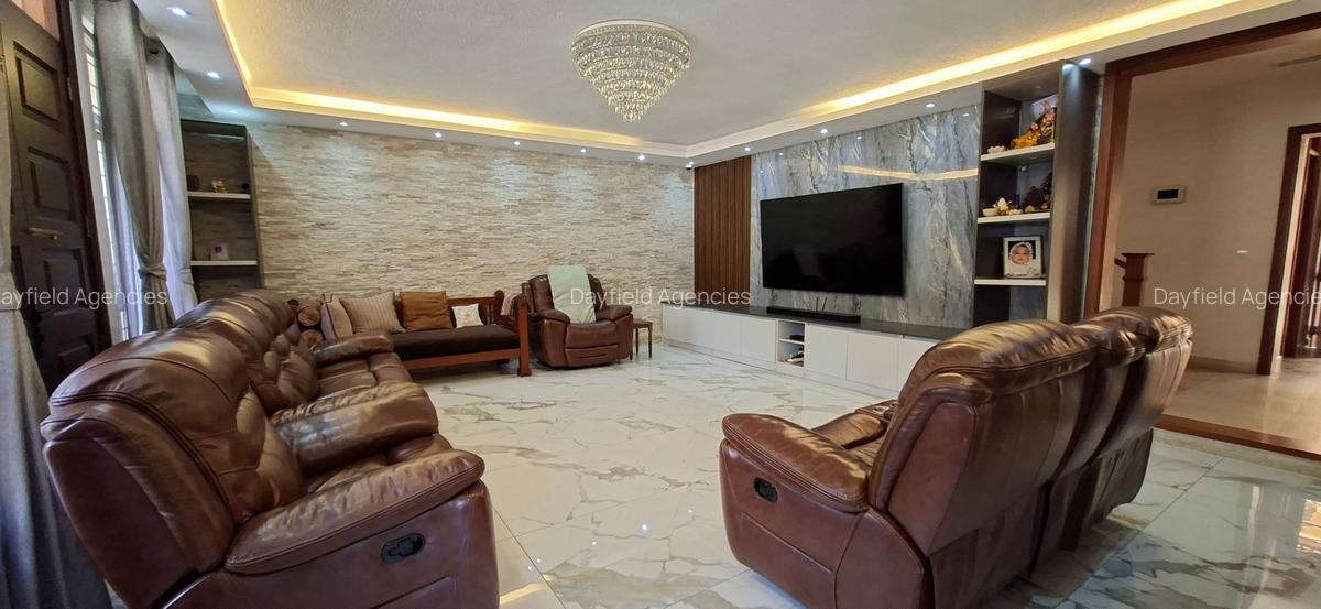 5 Bed House with En Suite in Lavington - 4