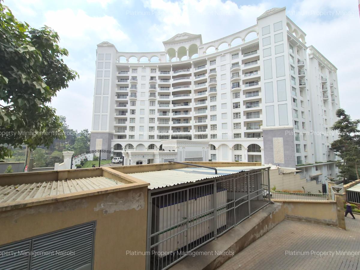 3 Bed Apartment with En Suite at The Colosseum - 1