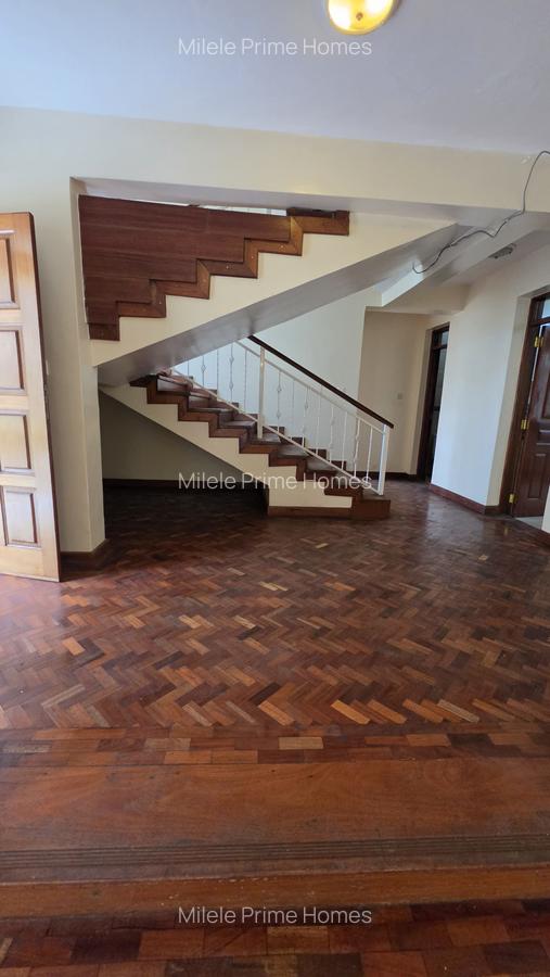5 Bed Villa with En Suite in Lavington - 6