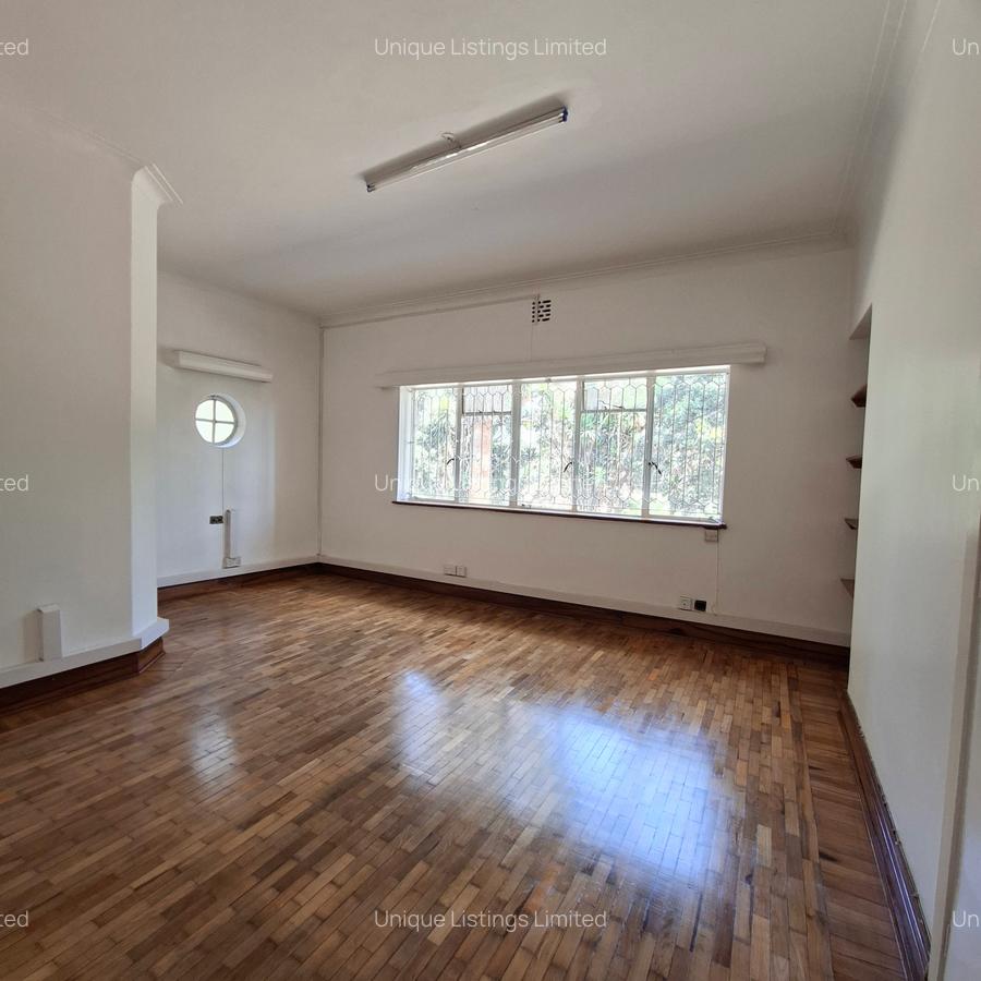 300 m² Commercial Property with Service Charge Included in Rhapta Road - 11